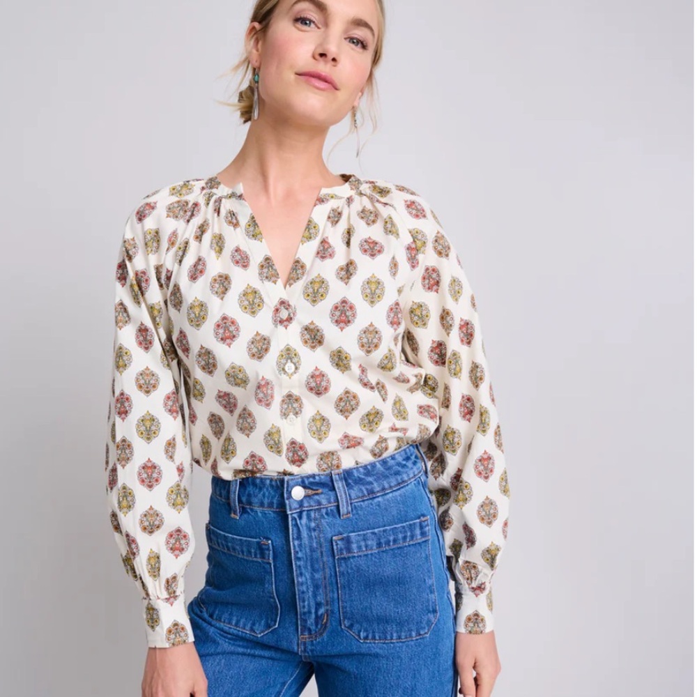 UNTUCKit Carrie Cream Patterned Blouse